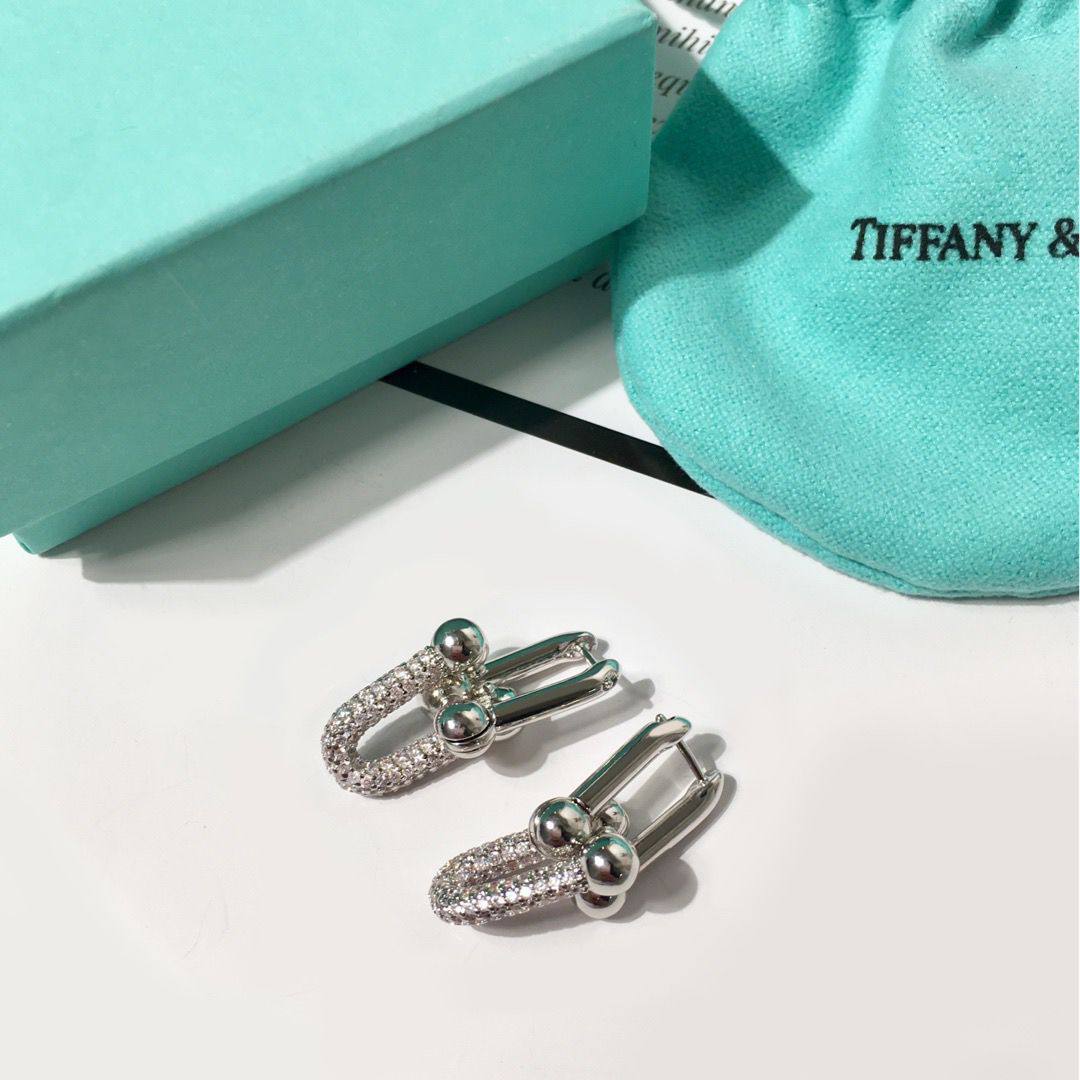 Tiffany ❤️🔥*
Earring💥
Master quality 💯
With normal boxes 🗃️
50 dhs✅
With master box 📦
85 dhs✅
Zain216
♥️♥️♥️