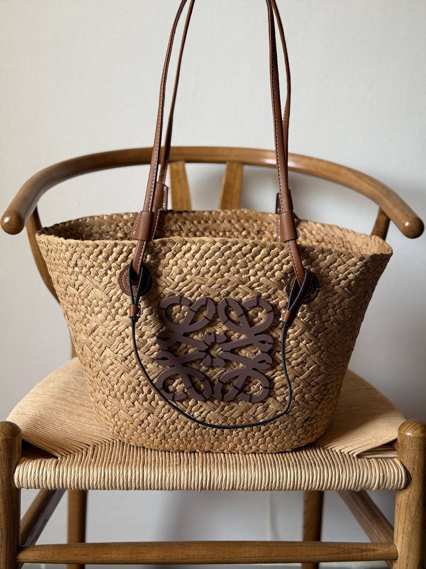 LOEWE
28cm
210 dhs❣️
Top quality
Zain167
♥️♥️♥️