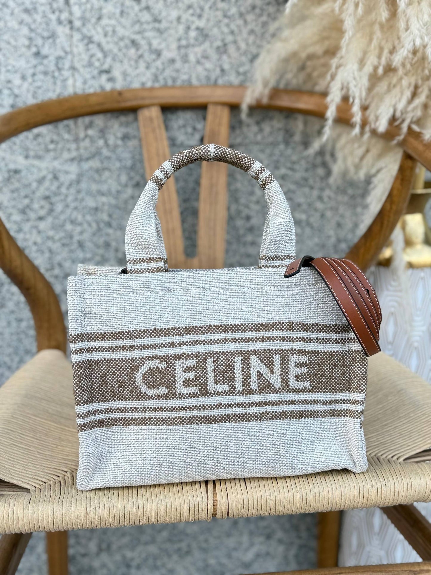 New Collection✨✨✨
CELINE
26cm
360 dhs🪙🌨️
Top quality
Zain167
♥️♥️♥️