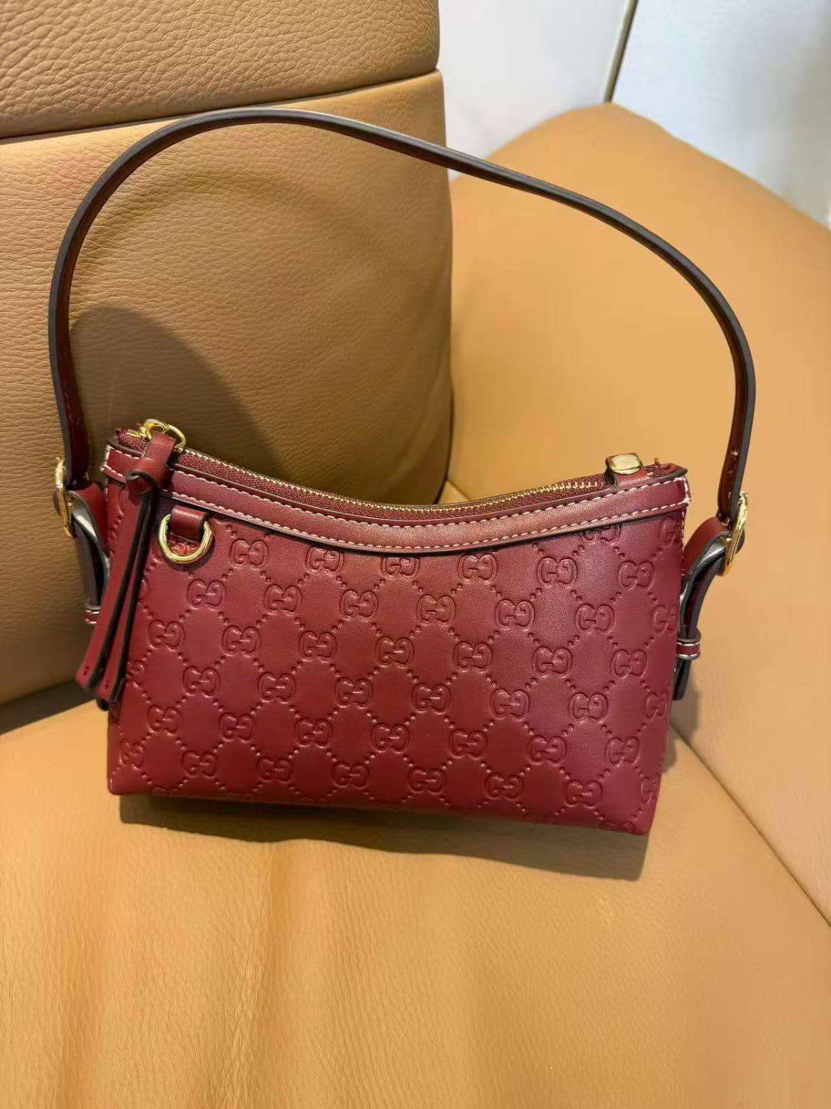 Gucci
with box
good quality
100 dhs✅
Zain203
♥️♥️♥️
