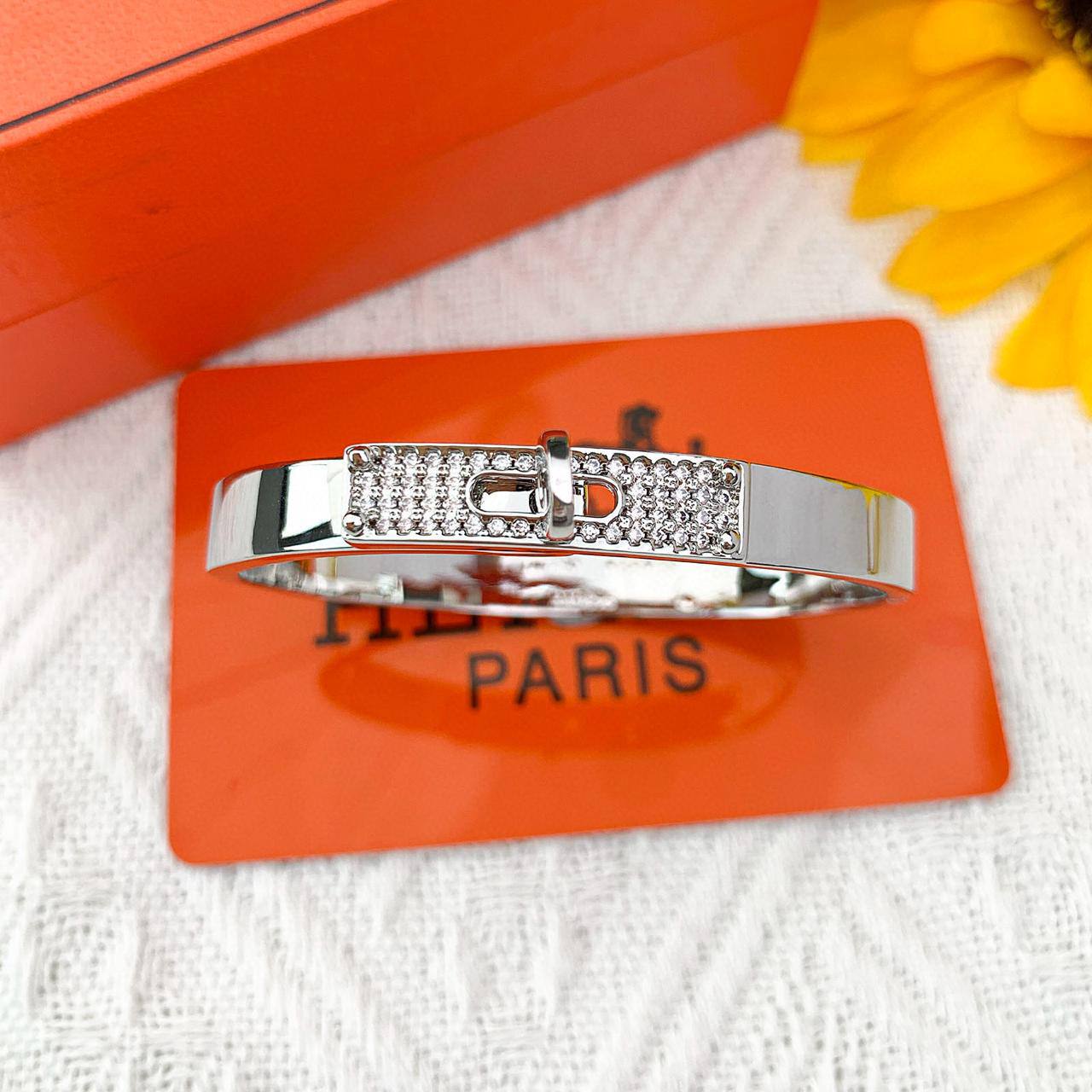 Hermes MASTER
💫✨
80 DHS✅
WITH BOX AND PAPER BAG🎁🛍️
Zain89
♥️♥️♥️