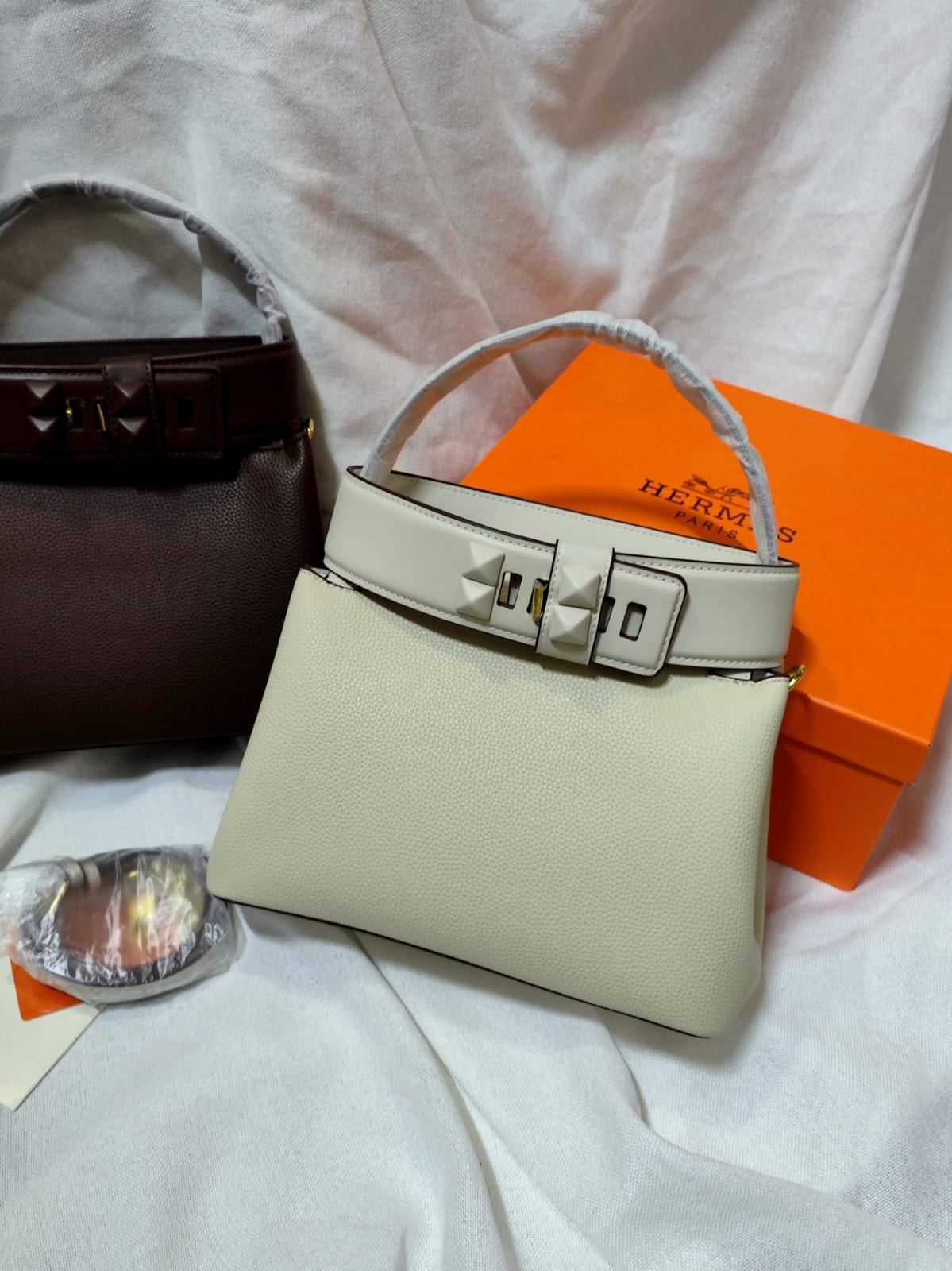 Hermes
105 dhs🇦🇪🇦🇪
high quality
With box
New come
Zain26
♥️♥️♥️
