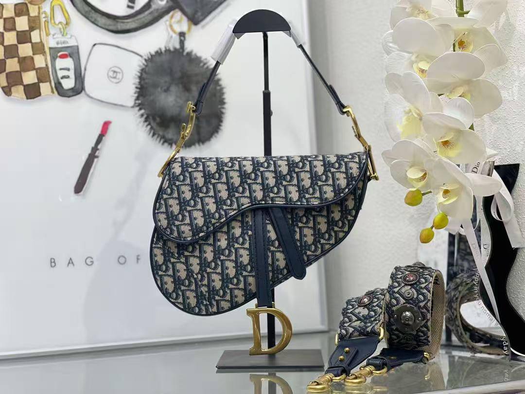 Dior
Master
300 dhs🪙🌨️
#with box🥳❤️
Zain228
♥️♥️♥️