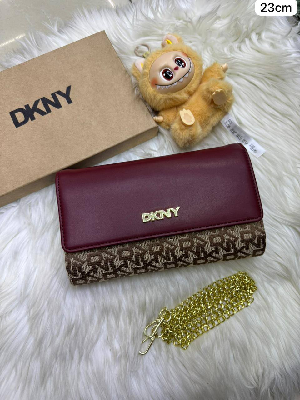 💖 DKNY hot design❤️🔥
Good quality +🎁
Size : 23 * 13 cm
70 dhs🇦🇪
with box
🎁🎁🎁
Zain115
♥️♥️♥️