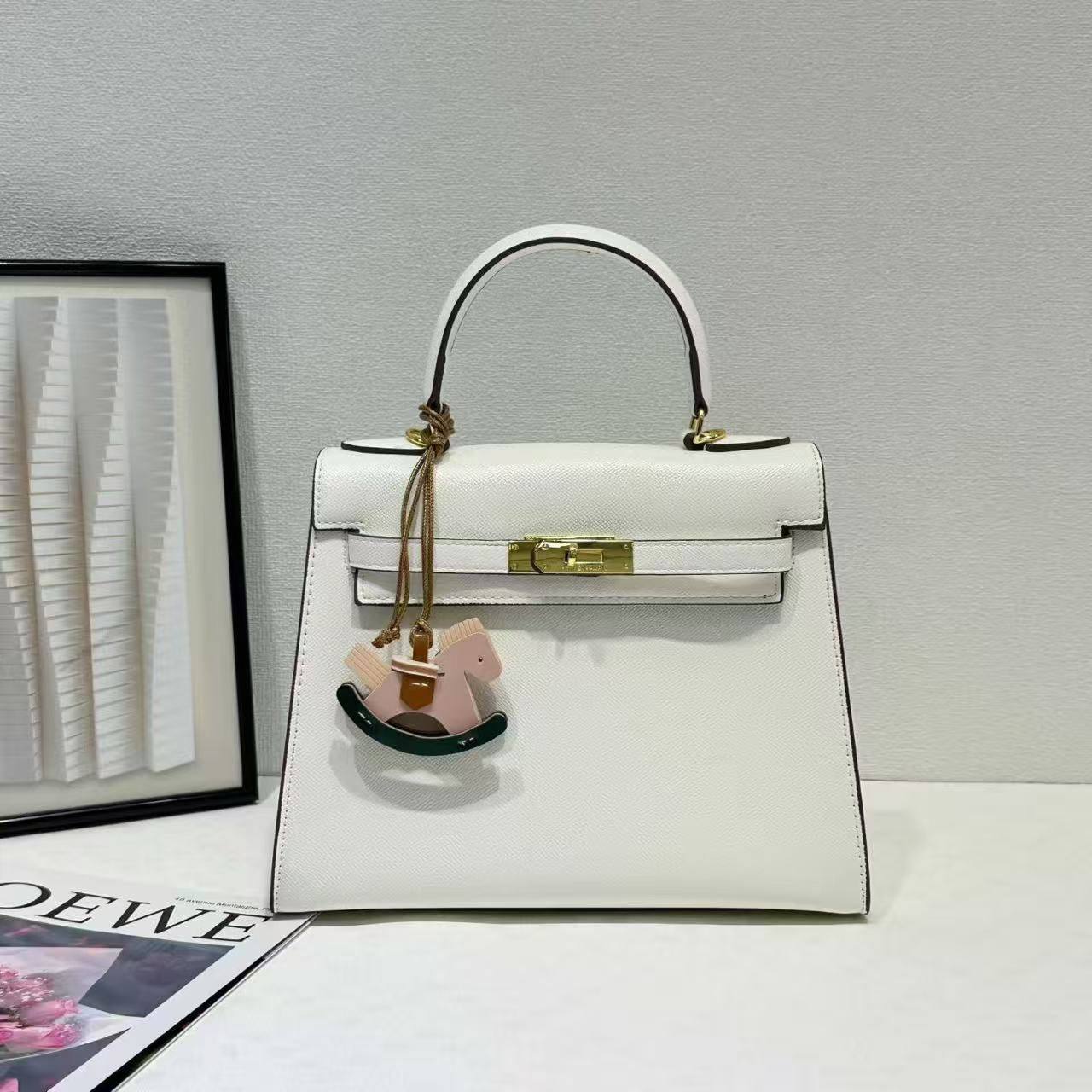 Hermes
with box
🎁🎁🎁
105 dhs💓
Zain143
♥️♥️♥️