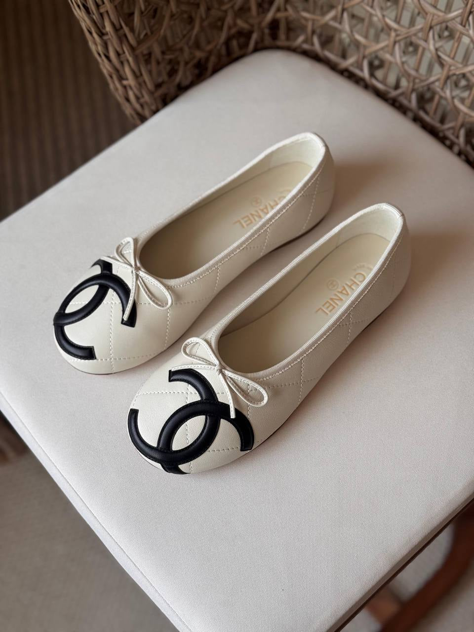 CHANEL 🤍
🤩Available new 😍😍
Size: 36 to 41
Super master quality
450 dhs✅
Zain198
♥️♥️♥️