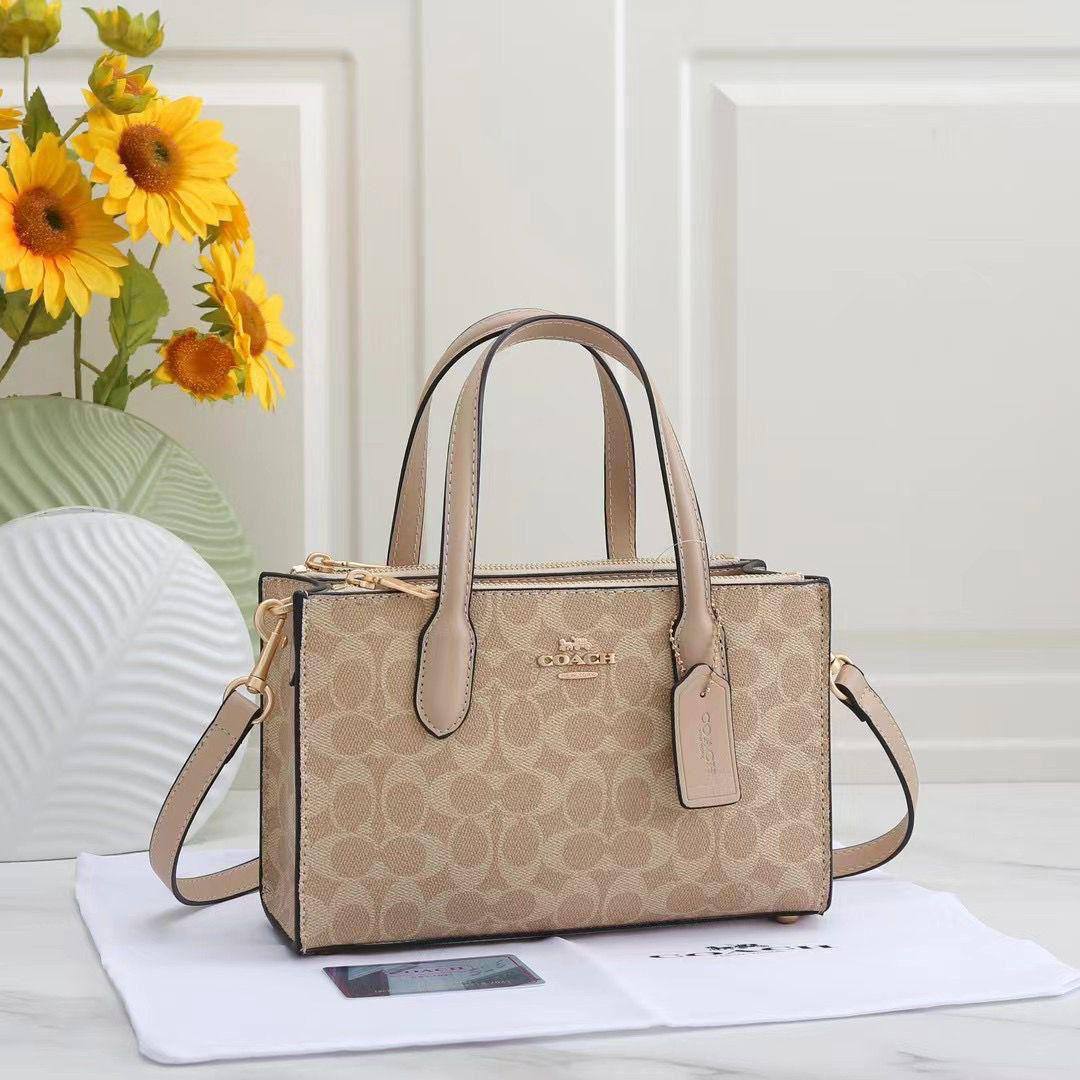 💗 Coach Grace
1️⃣ First quality
Size : 23*14 ~ 25*16.5 cm
85 dhs🪙🌺
Zain115
♥️♥️♥️