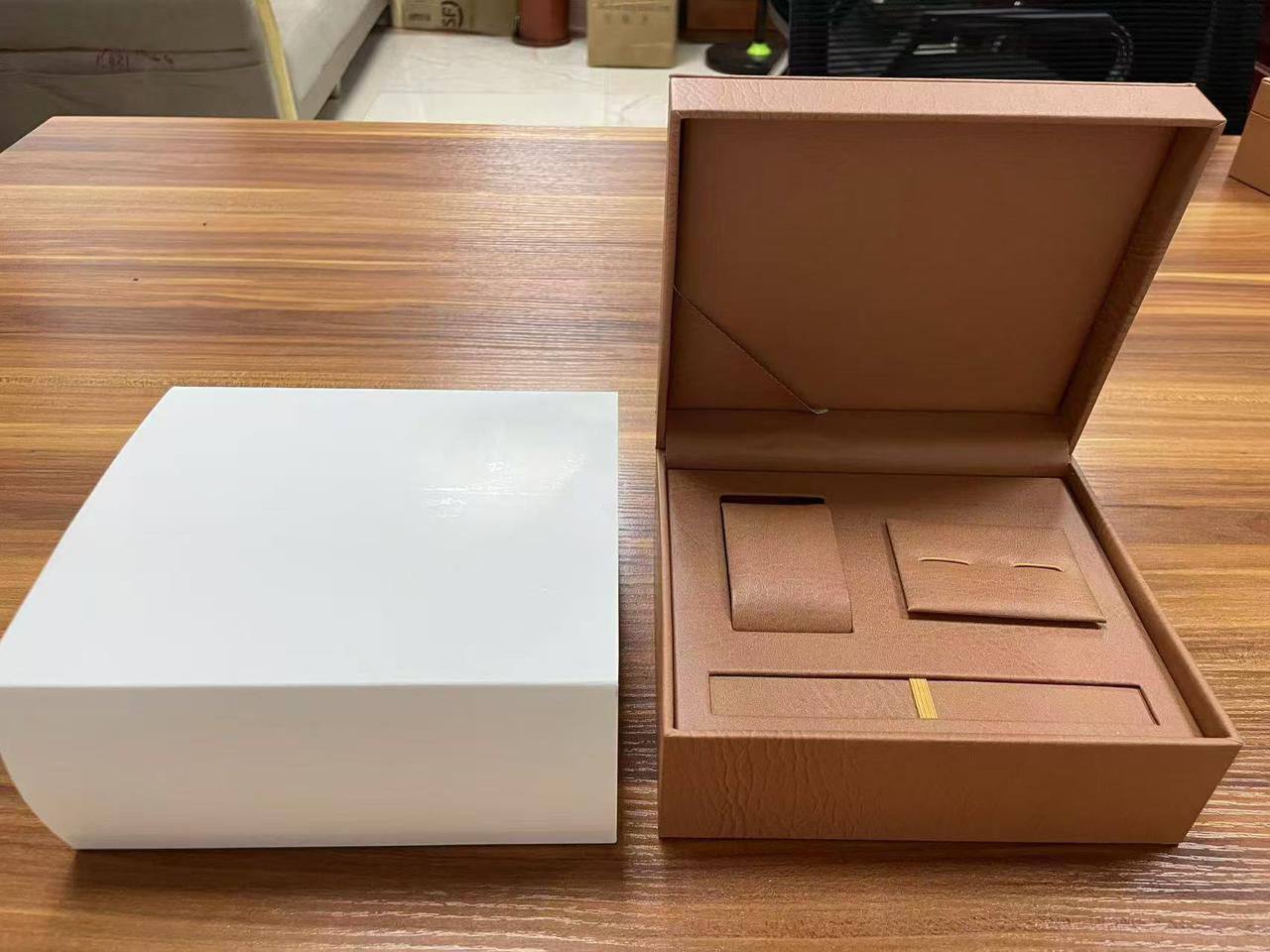 Watches Boxes
Box + Card + Paper Bag
50 dhs🪙🌨️
Zain45
♥️♥️♥️