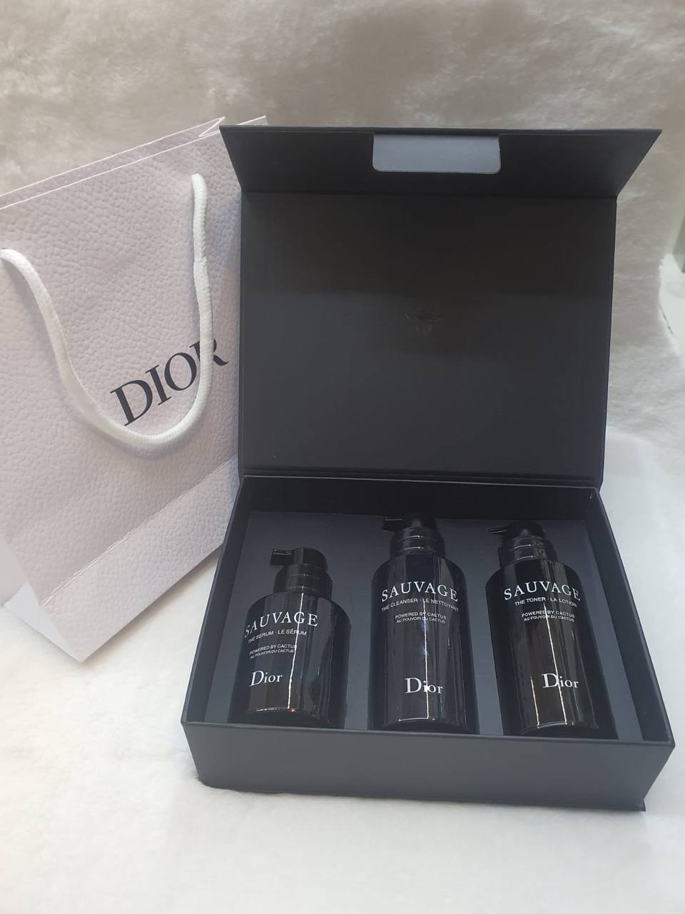 Dior Set
110 dhs🇦🇪🇦🇪
Zain64
♥️♥️♥️