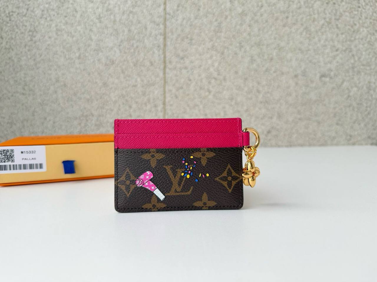 💞 LV 💞
💞*card holder*💞
320 dhs✅
Zain275
♥️♥️♥️