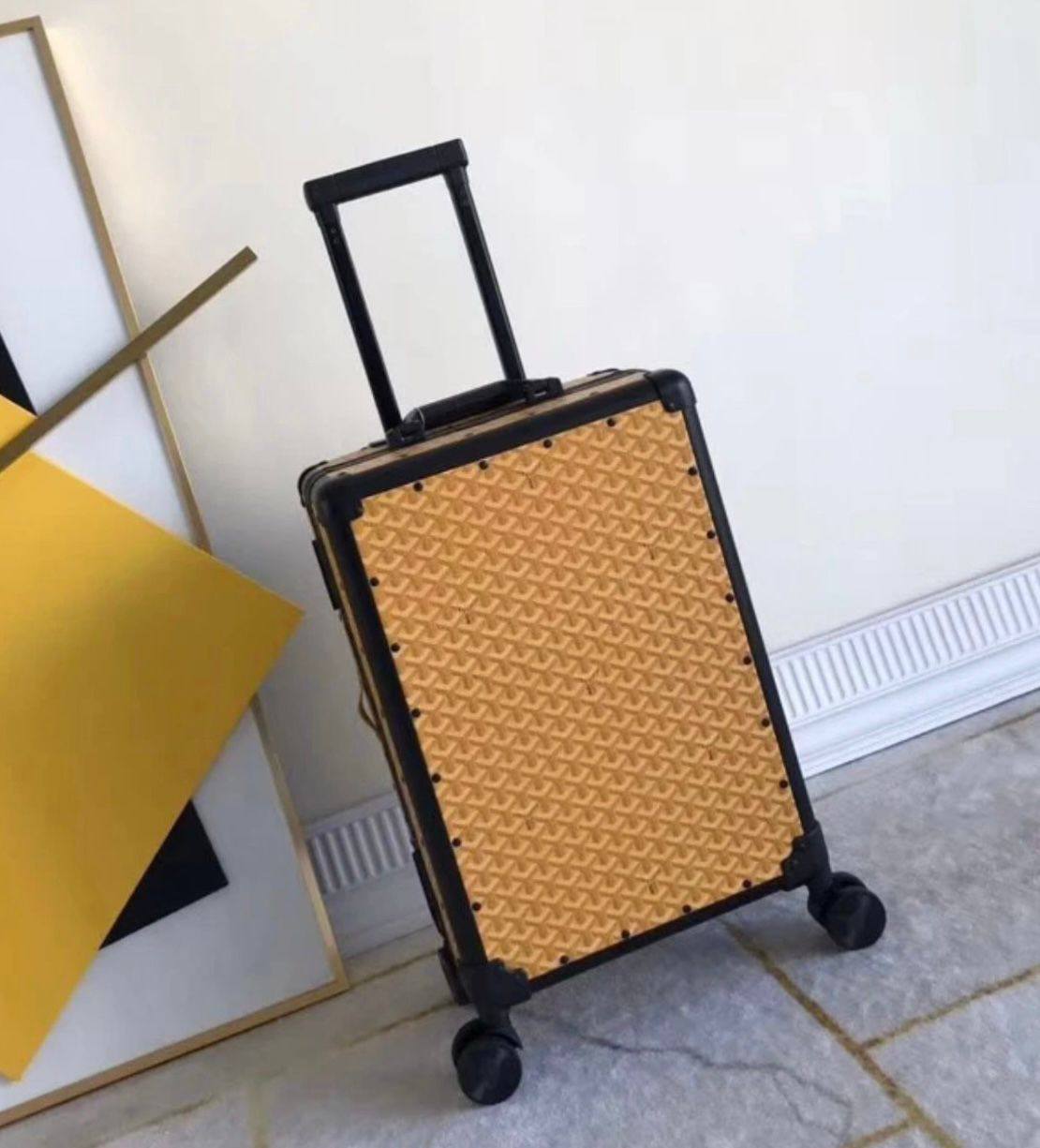 luggage
high quality with cartoon
550 dhs✅
Zain295
♥️♥️♥️