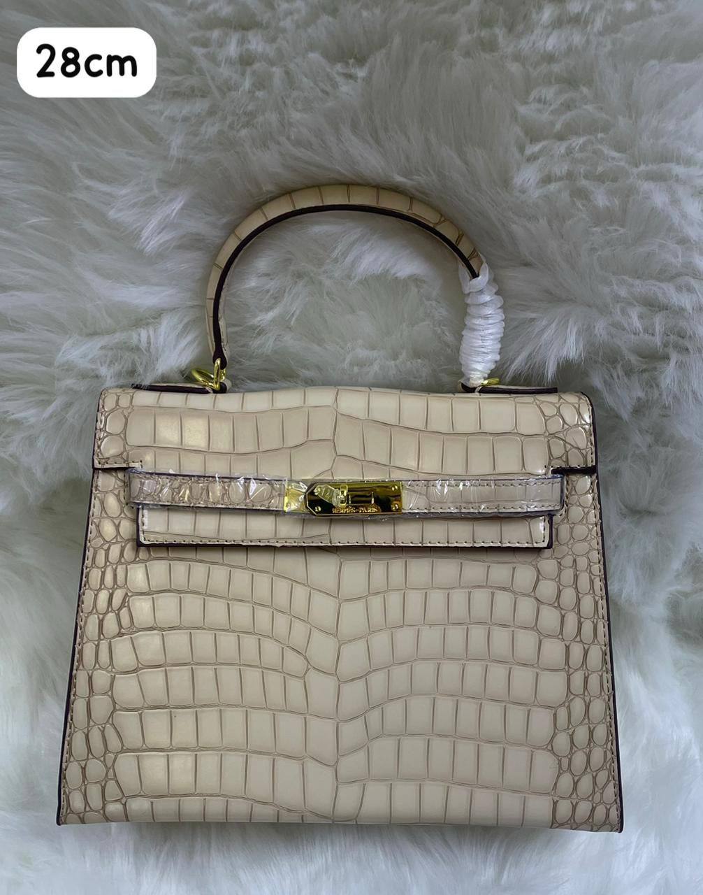 Hermes
105 dhs✅
with box
🎁🎁🎁
Zain72
♥️♥️♥️