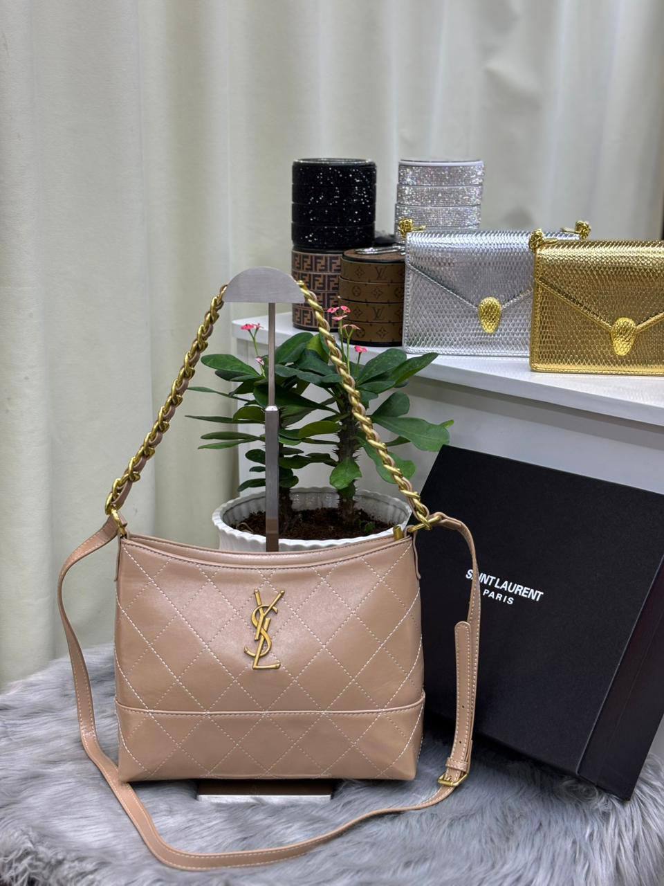 Chanel
with box
🎁🎁🎁
95 dhs👑
Zain244
♥️♥️♥️