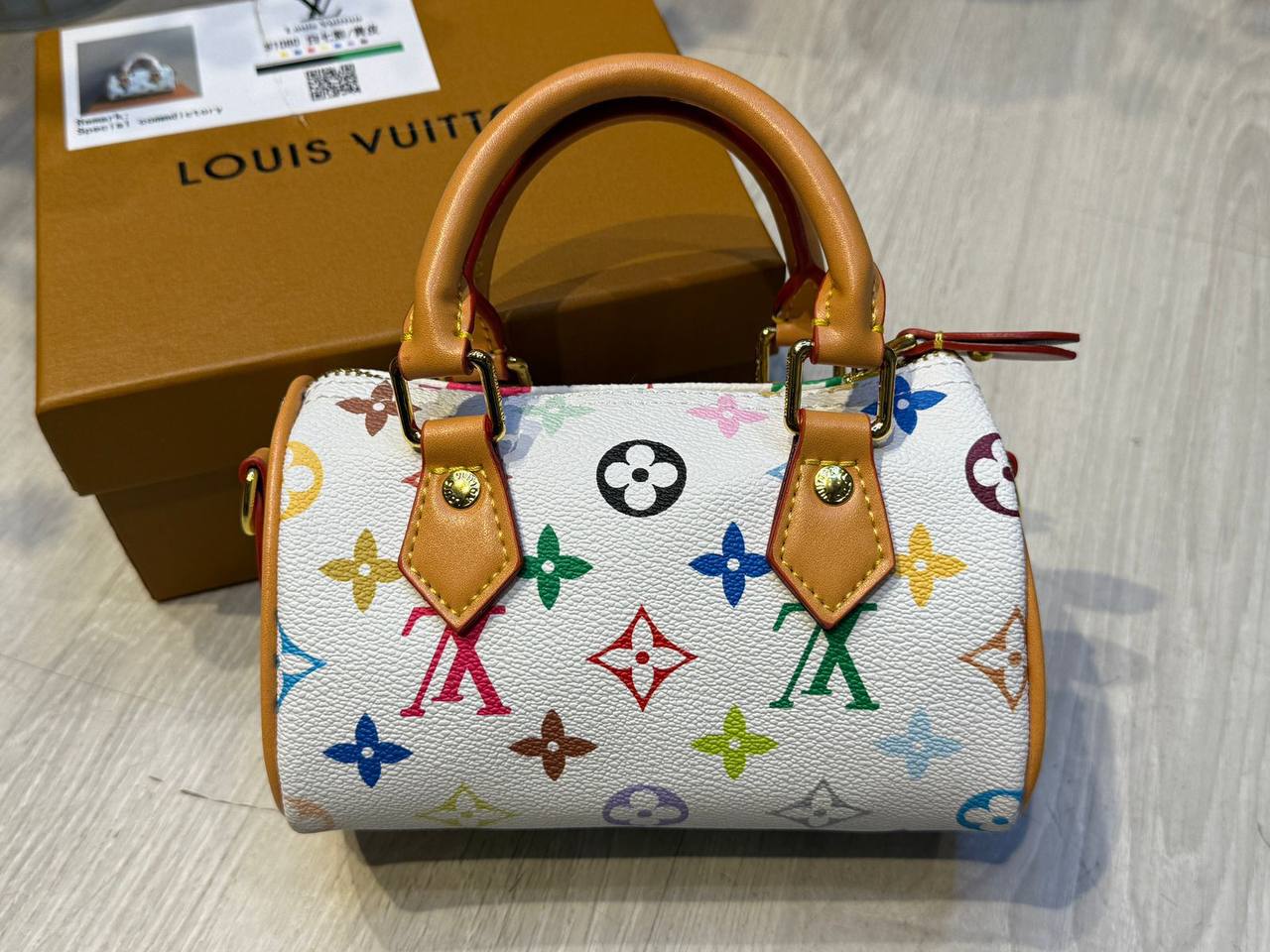 LV SPEEDY
16cm
with box
🎁🎁🎁
95 dhs✅
Zain254
♥️♥️♥️