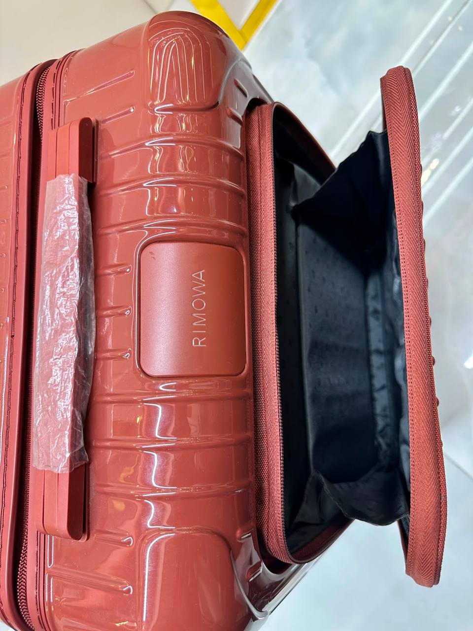 Available ❤️
brand new Rimowa Cabin Suitcase featuring a protective cover and spinner wheels❣️
For Price 👇 WhatsApp✅
0568585901
0507557372
0552275751 Owner Zain 👌
Zain71
♥️♥️♥️