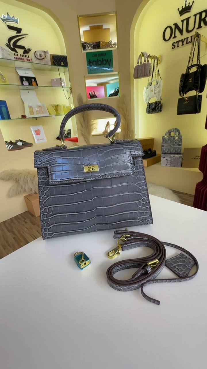 Hermes
120 dhs
Zain295
♥️♥️♥️
Zc