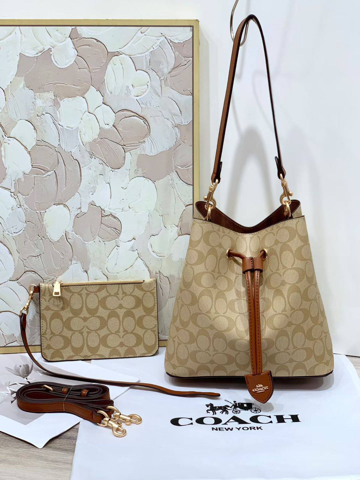 COACH
24cm
Microfiber, Good Quality
110 dhs🪙🌨️
Zain254
♥️♥️♥️