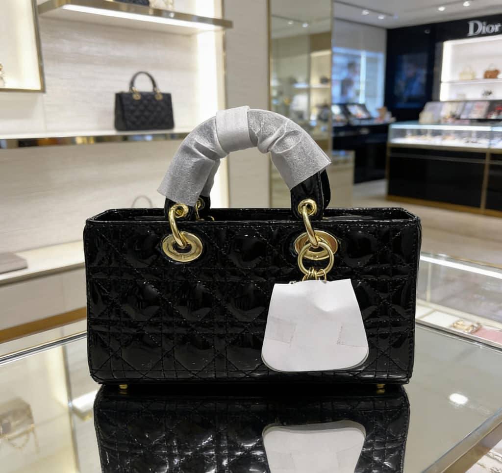 Dior
115 dhs🇦🇪
with box
🎁🎁🎁
Size:25/13/8
Zain07
♥️♥️♥️