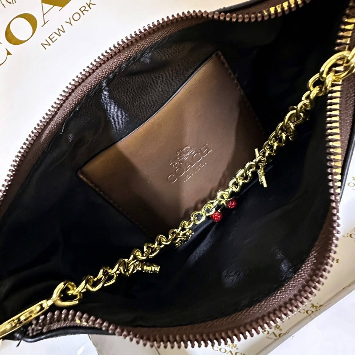 Coach Full Set
3 in1
With Box
125 dhs
Zain250
♥️♥️♥️