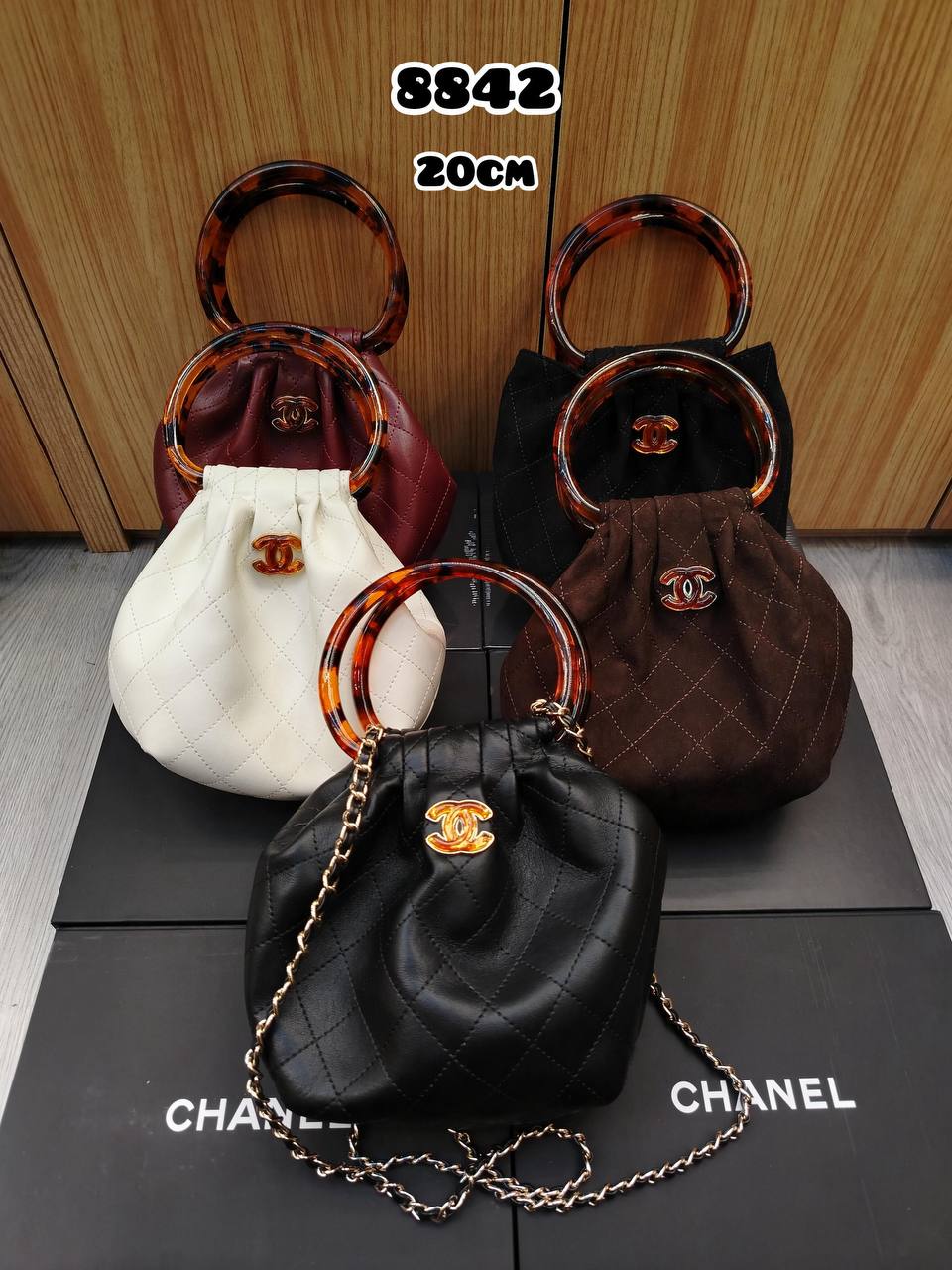 Chanel
Master Quality.👌🏻
With Box.📦
120 dhs✅
Zain107
♥️♥️♥️