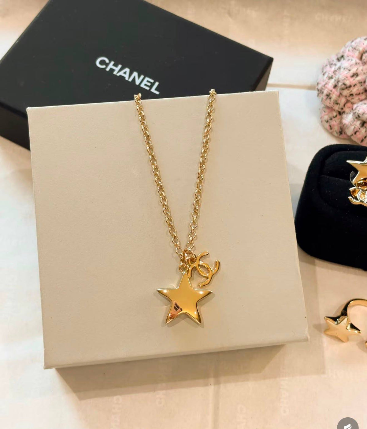 CHANEL
Necklace 🦋
Ring 💍 free size
Master quality 💯
With normal boxes 🗃️
100 dhs🇦🇪🇦🇪
With master box 📦
110 dhs🇦🇪🇦🇪
Zain216
♥️♥️♥️