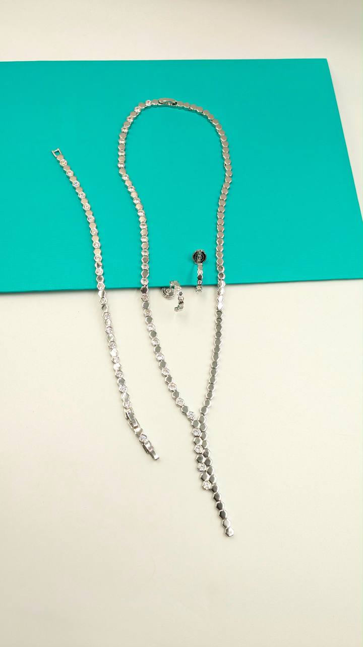 Chaumet
*Master Quality*
*Necklace, Earrings & Bracelet*
260 dhs🇦🇪🇦🇪
with Normal Box 🎁
Zain210
♥️♥️♥️
