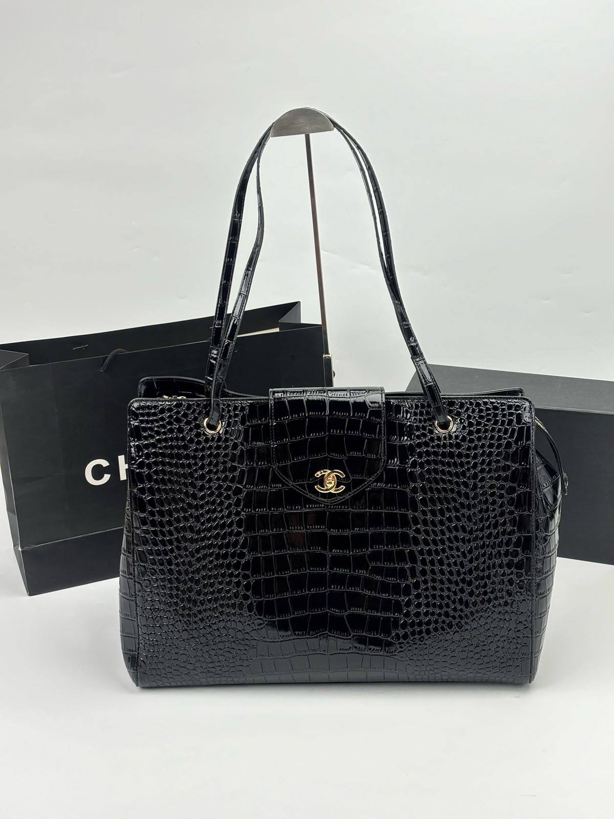 Chanel
Master❣️❣️
380 dhs✅
size:36×46×20
Zain114
♥️♥️♥️