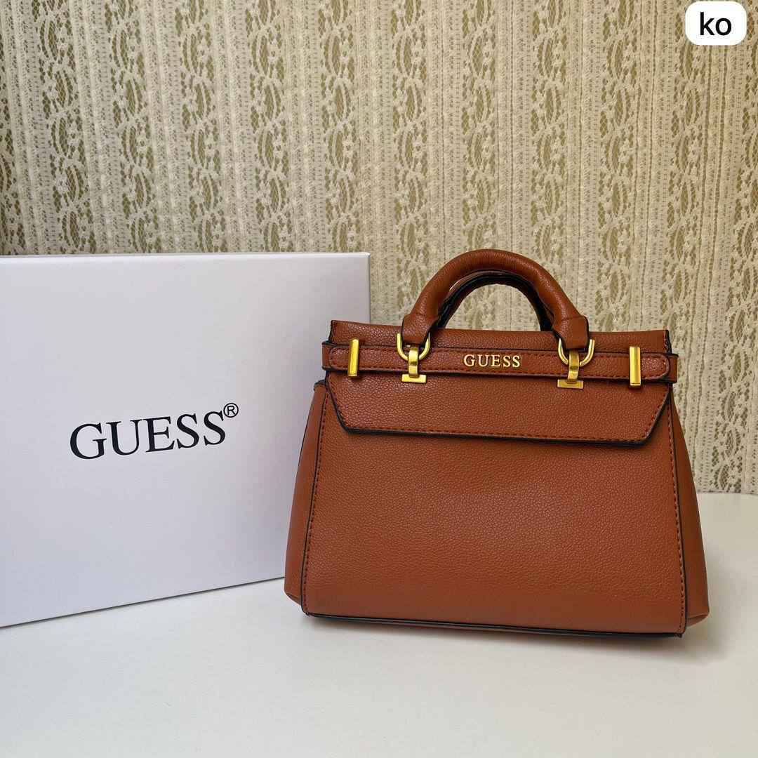 Guess Handbag
Size : 23.5 * 17 * 6 cm
95 dhs🪙💚
with box🎁
Zain115
♥️♥️♥️