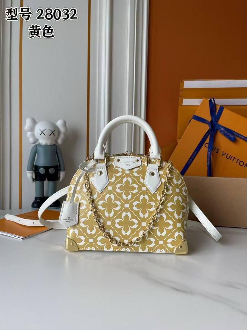 Guess
110 dhs🪙🌨️
with box
🎁🎁🎁
size 20×8×16cm
Zain213
♥️♥️♥️