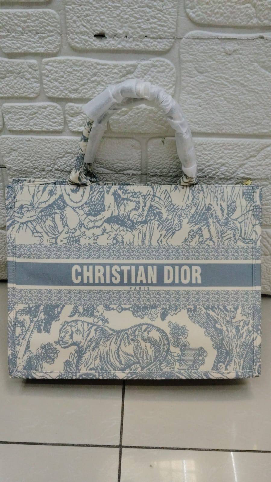 Dior
AVAILABLE
85 dhs🇦🇪🇦🇪🇦🇪
Zain169
♥️♥️♥️