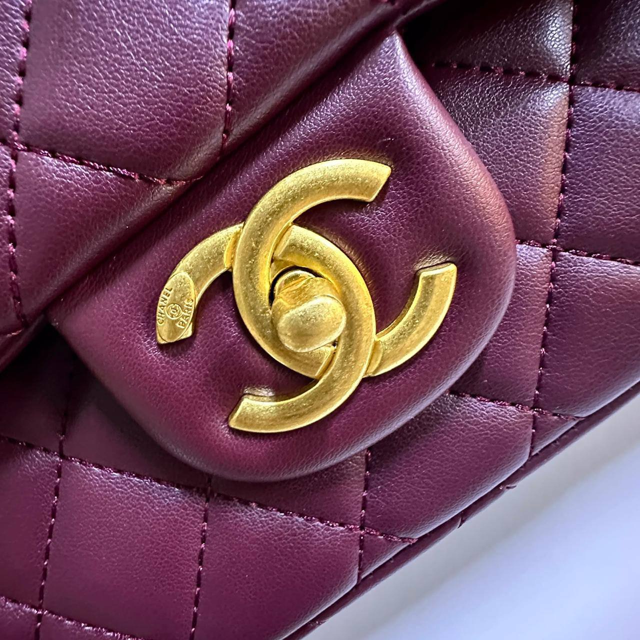 CHANEL NEW CAME HIGH QUALITY WITH FOLDING BOX
130 dhs🇦🇪🇦🇪
Zain295
♥️♥️♥️