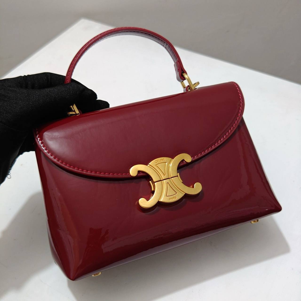 CELINE
HIGH QUALITY
WITH BOX
🎁🎁🎁
125 dhs✅
Zain115
♥️♥️♥️