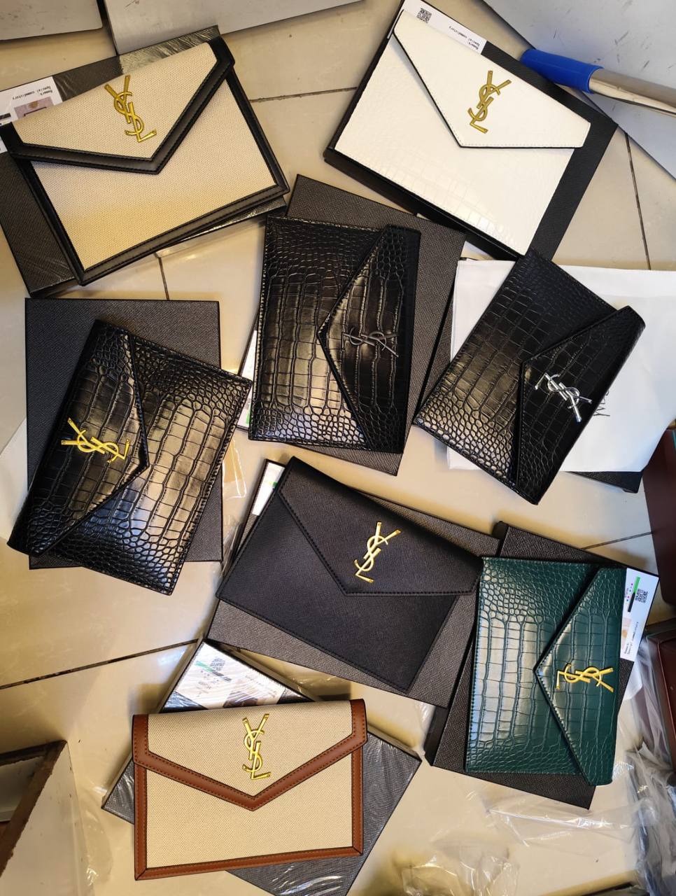 YSL
With box 🎁
70 dhs✅
Zain102
♥️♥️♥️