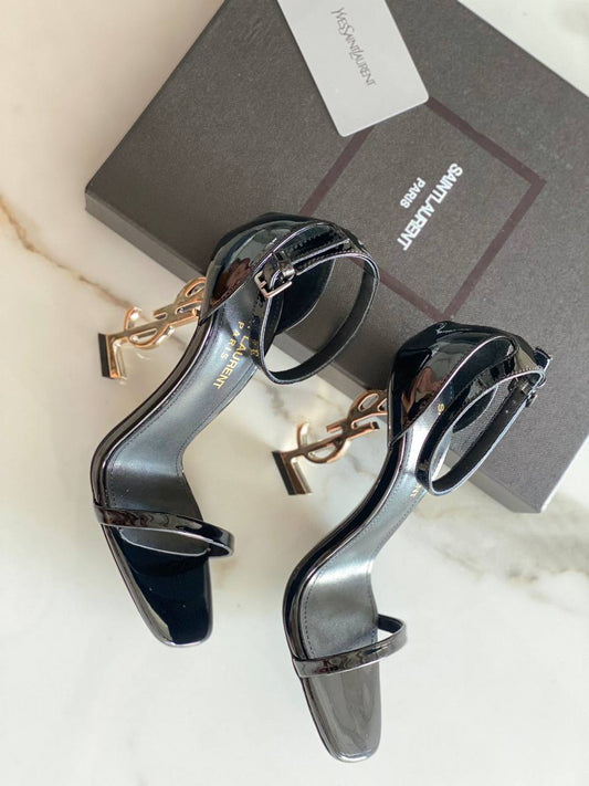Ysl
AAA quality
Size 36……..41
450 dhs🪙💚
Zain180
♥️♥️♥️