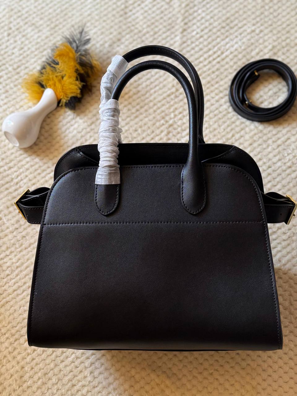 THE ROW
33cm
360 dhs❤️
Top quality
Zain167
♥️♥️♥️