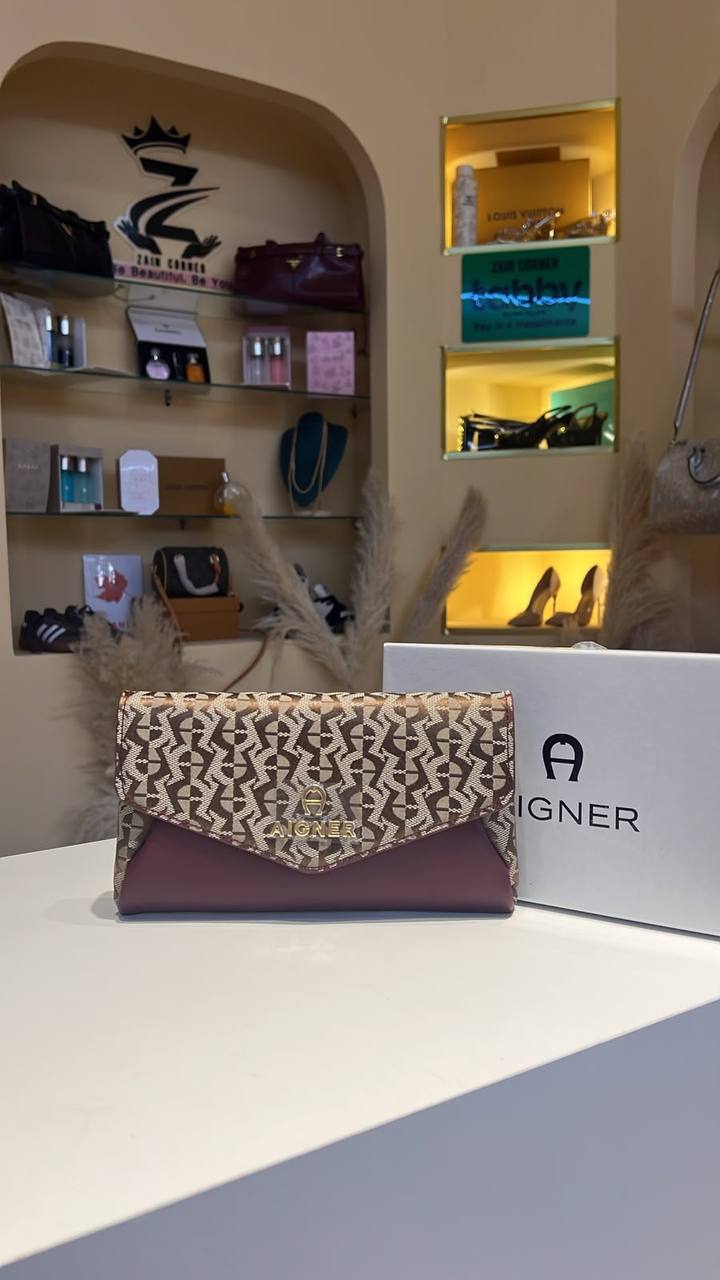 Aigner
85 dhs💓
with box
size 20cm
Zain28
♥️♥️♥️
Zc