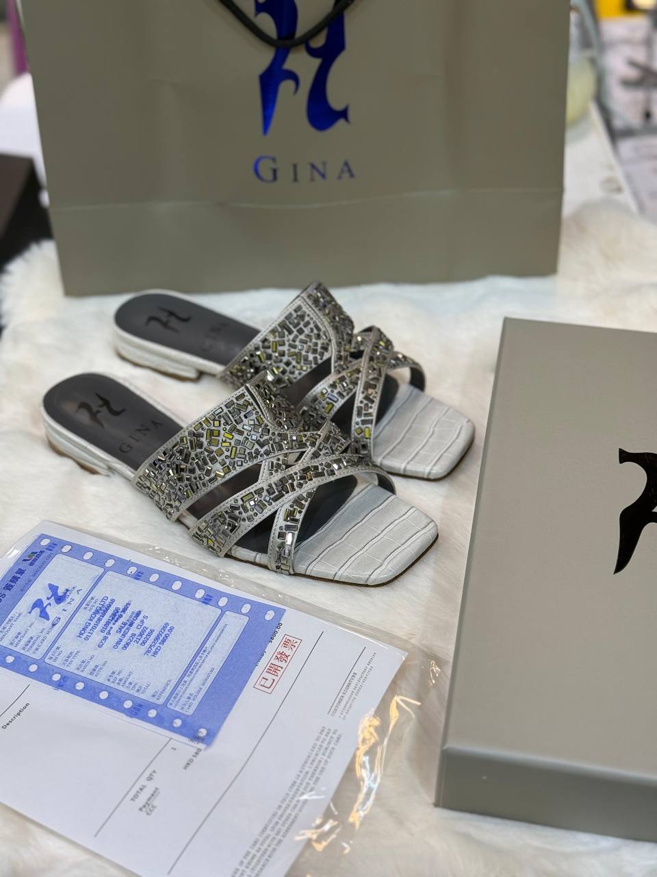 Gina Slipper
New Coming🔥
Size:36 to 41
105 dhs🪙🖤
Zain241
♥️♥️♥️