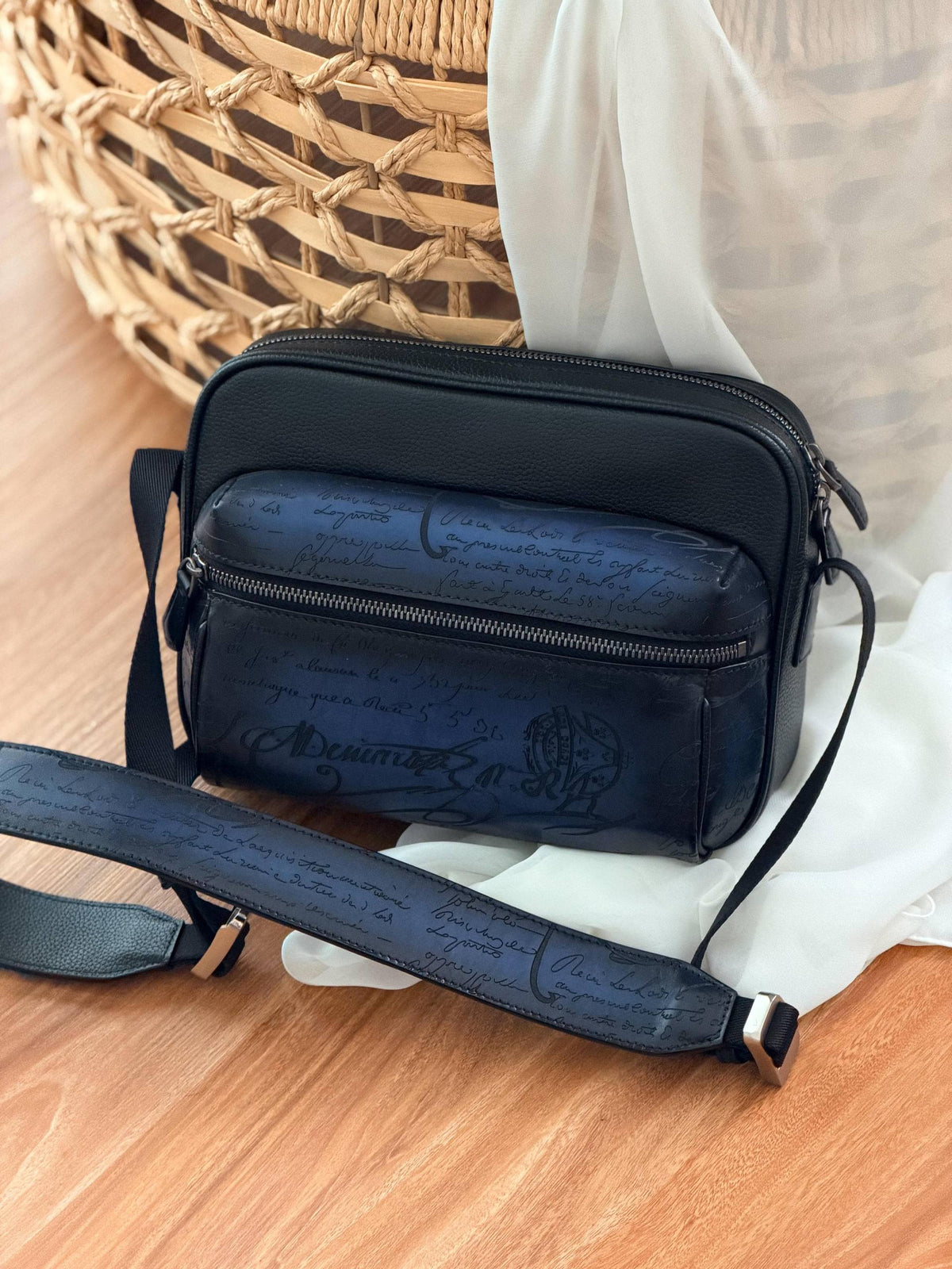 NEW COLLECTION
BRAND- BERLUTi
CROSS BODY
SUPER MASTER QUALITY
WITH PAPER BAG
For Price 👇 WhatsApp✅
0568585901
0507557372
0552275751 Owner Zain 👌
Zain267
♥️♥️♥️