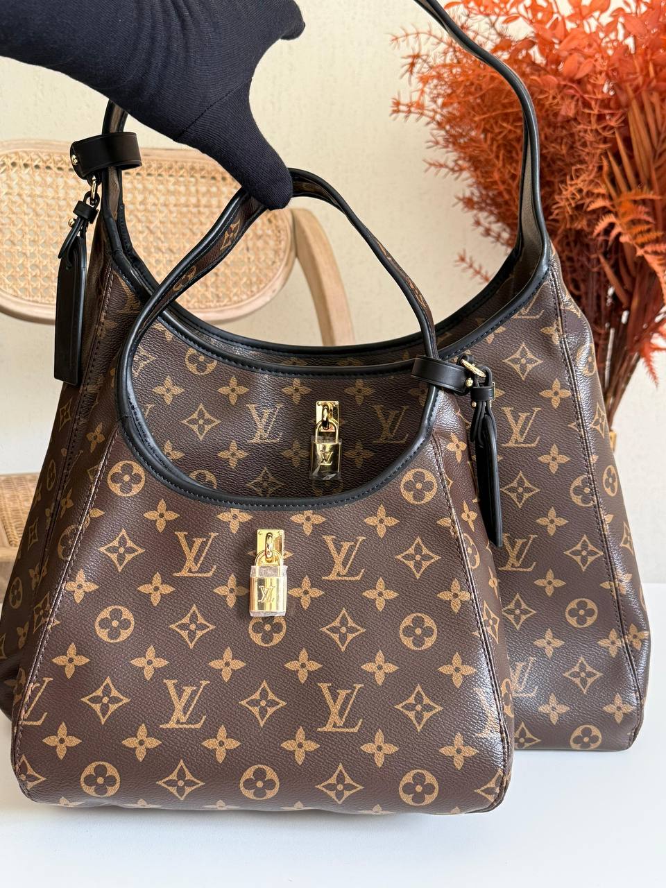 Available Again✨✨✨
LV
25cm
340 dhs🪙💚
39cm
380 dhs🪙💚
Top quality
With box🎁
Zain167
♥️♥️♥️