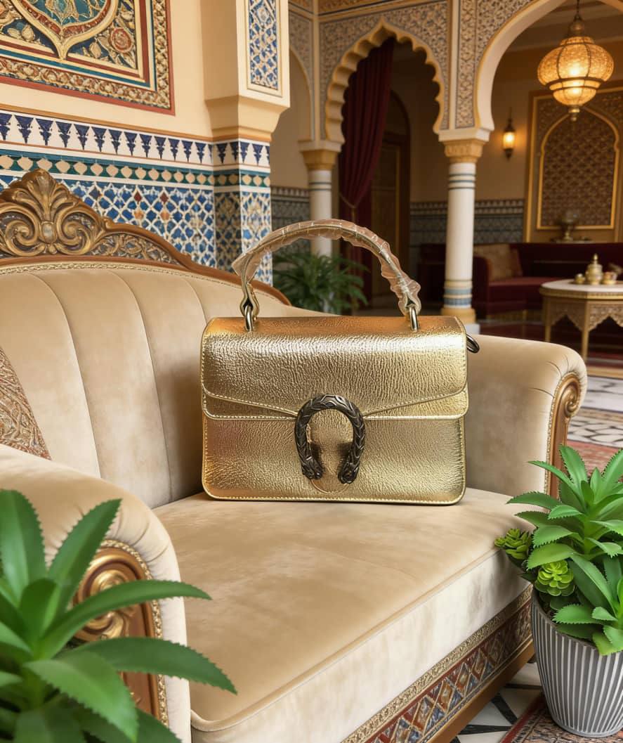 Gucci
100 dhs✅
with box 🎁🎁🎁
Size:23/8/15
Zain07
♥️♥️♥️