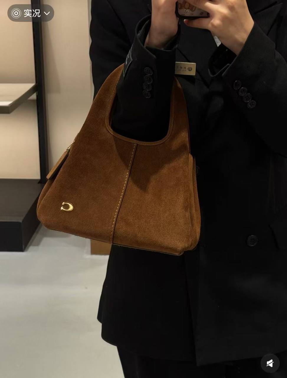 Coach
105 dhs✅
with box🎁🎁🎁
size 27×10×19cm
Zain42
♥️♥️♥️