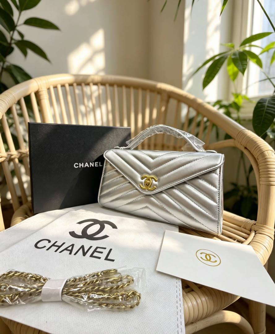 Chanel
100 dhs✅
with box
Zain07
♥️♥️♥️
