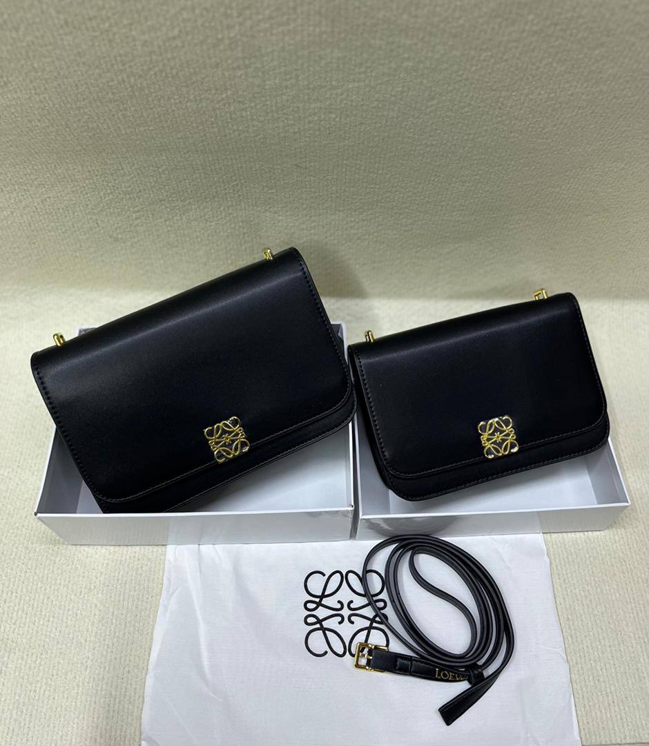 Loewe
SMALL 20cm
95 dhs🇦🇪
BIG 24cm
100 dhs🇦🇪
with box
Zain213
♥️♥️♥️