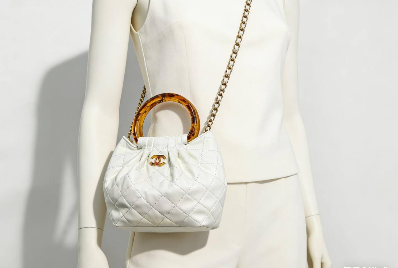 Chanel
105 dhs✅
with box
🎁🎁🎁
Size :18/20/7
Zain07
♥️♥️♥️