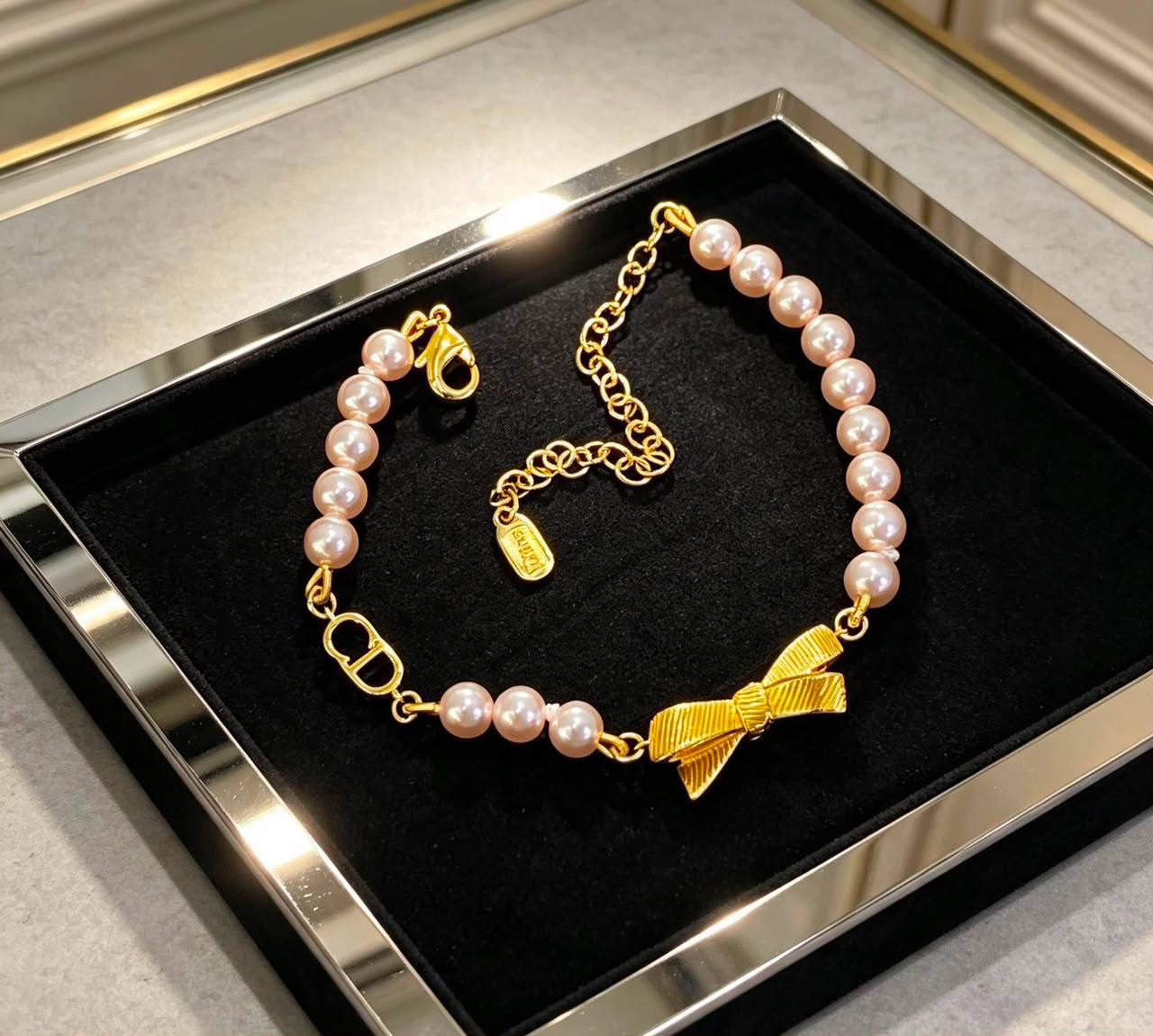 Dior Set
Necklace
Earrings
Bracelet
Master quality 💐
*160* AED normal box 📦
Zain48