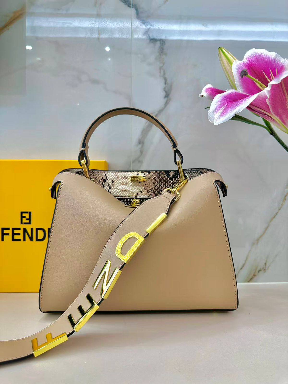 Fendi
115 dhs🇦🇪🇦🇪
Zain143
♥️♥️♥️
