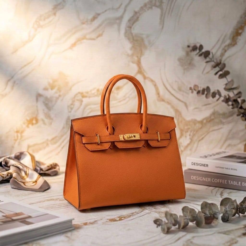 HERMES Birkins
Hard Togo leather
Gold Hardware
With long Belt strap
With BOX
🎁🎁🎁
Size : 25 cm
110 dhs✅
Zain239
♥️♥️♥️