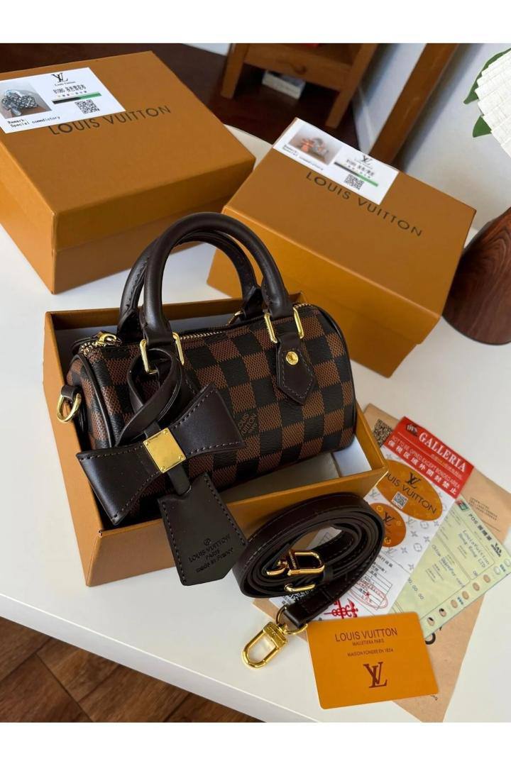 LV
95 dhs✅
Good quality
with box 21cm
Zain26
♥️♥️♥️
