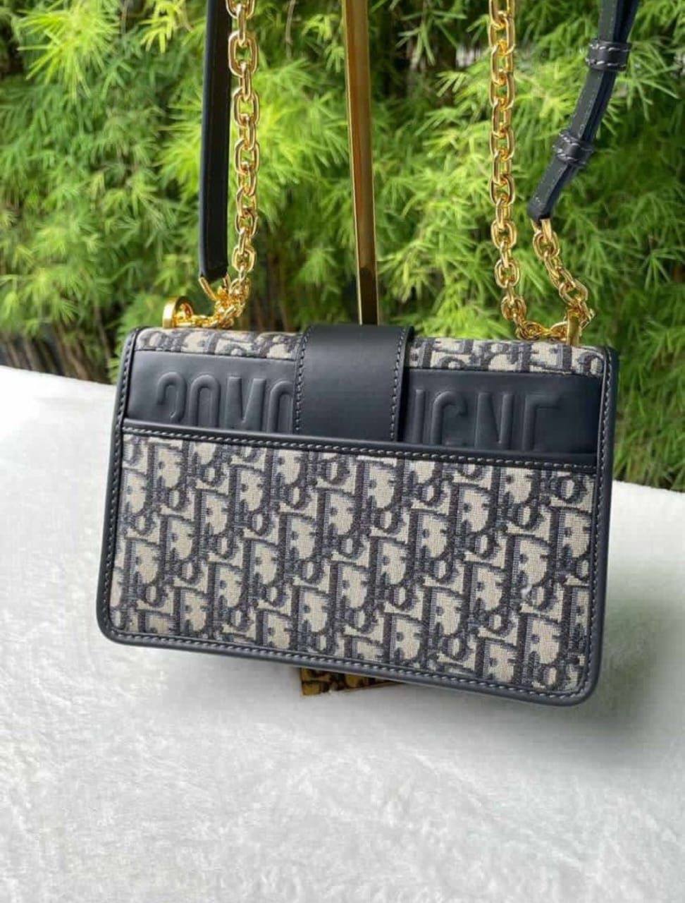 DIOR 
High Quality
NEW CAME  
WITH BOX  
🎁🎁🎁
180 dhs🪙
Zain39
♥️♥️♥️