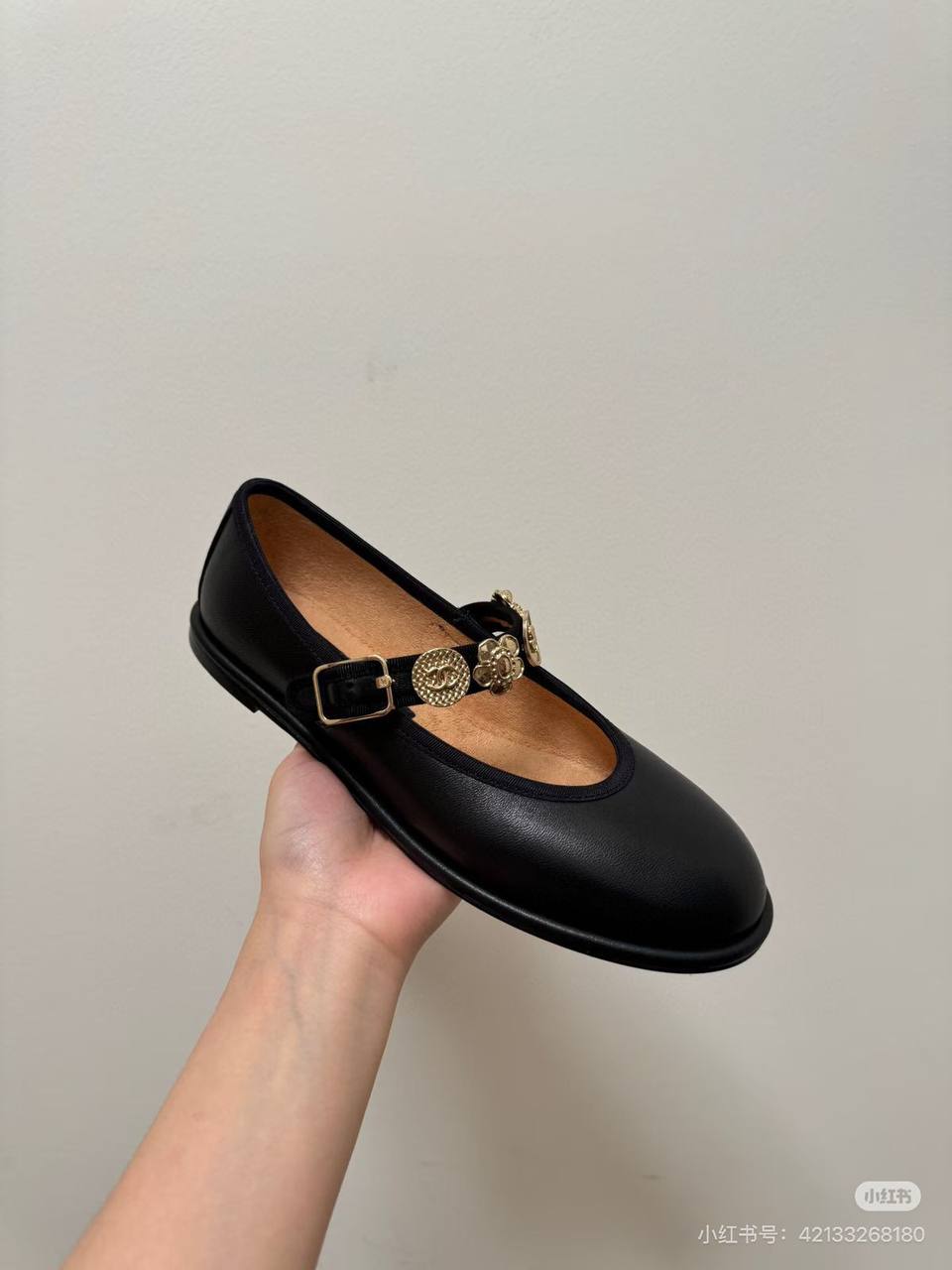 Chanel
120 dhs
36-41
Zain145
♥️♥️♥️